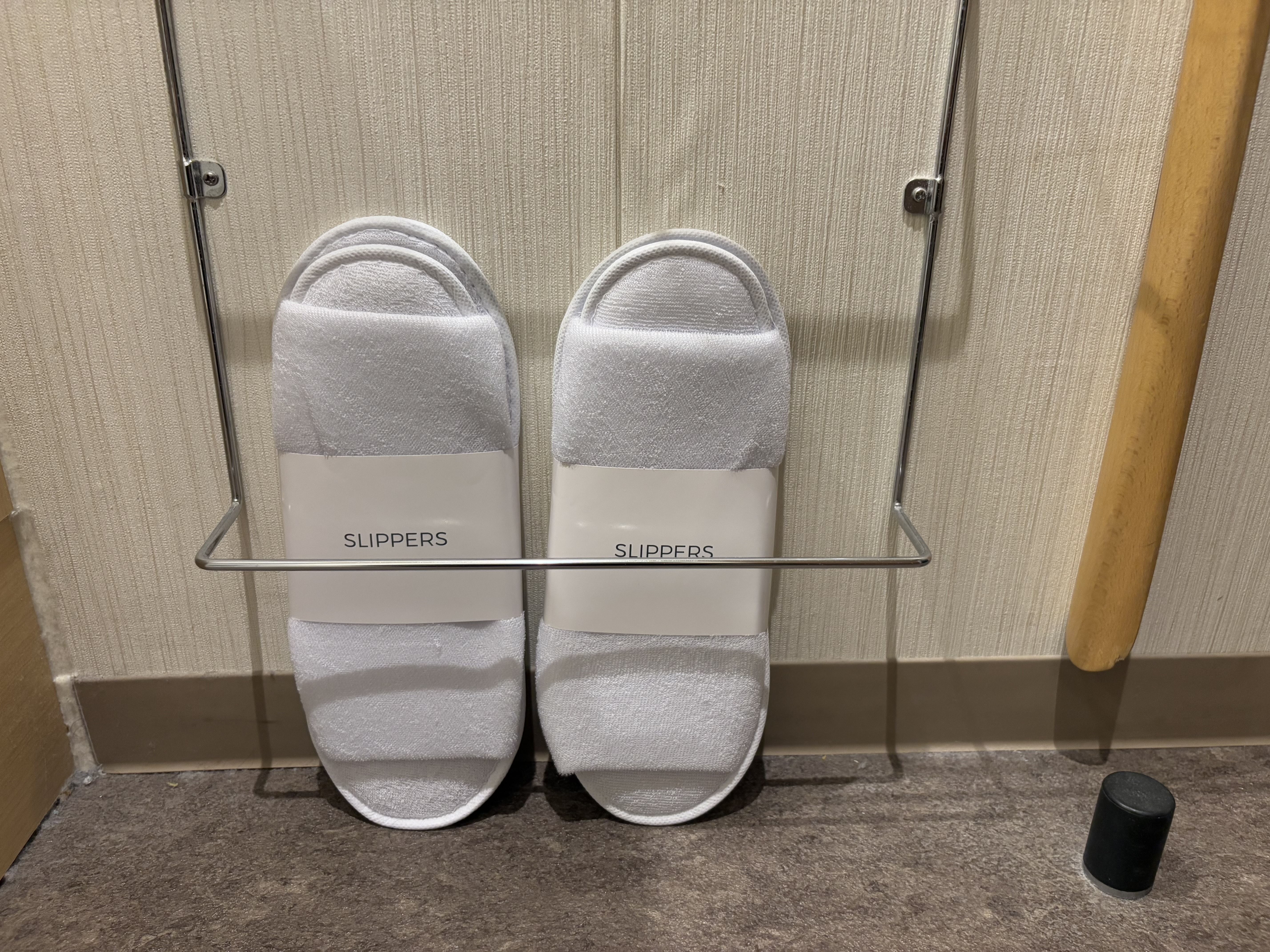 使い捨てスリッパ