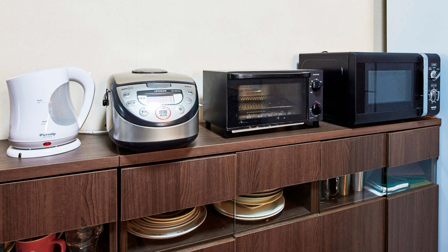 ・【キッチン】電子レンジ・トースター・炊飯器・電気ケトルを完備