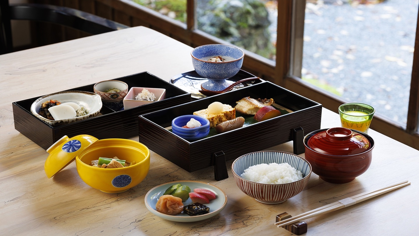 【LUXDAYSセール】旧御用邸 菊華荘（日本料理）／夕朝食付き