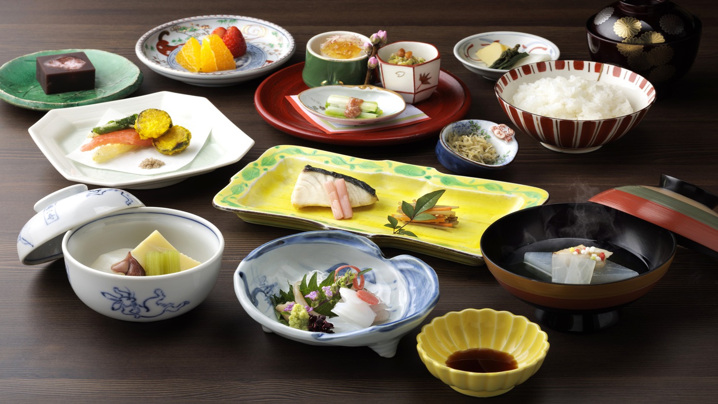 【日帰り/ディナー】旧御用邸　菊華荘のご夕食と源泉100％温泉付お部屋休憩＋スパ＋天然温泉プール