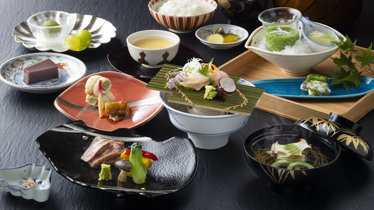 【お食事アップグレード】旧御用邸 菊華荘（日本料理）/夕朝食付き