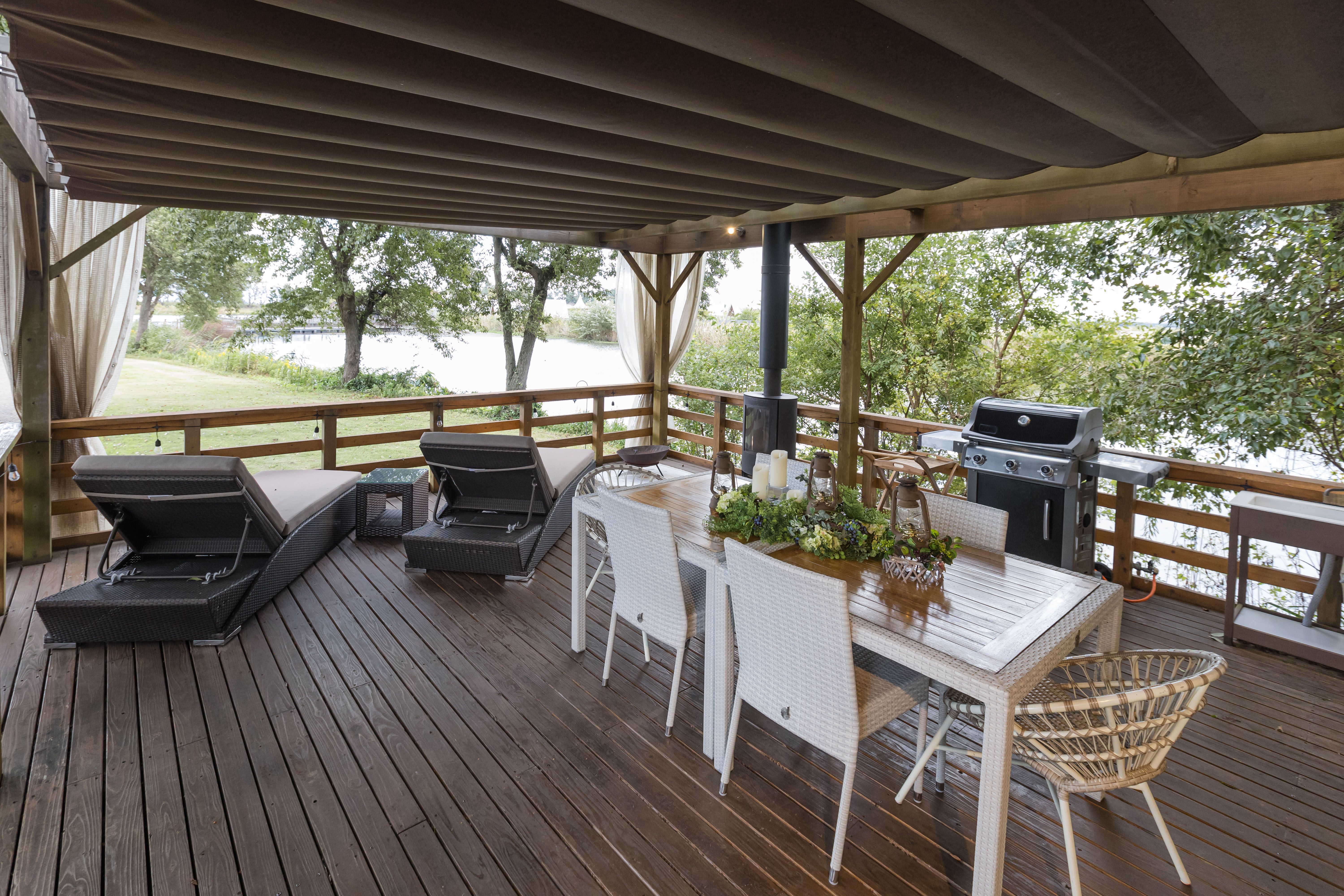 キャビンデッキ