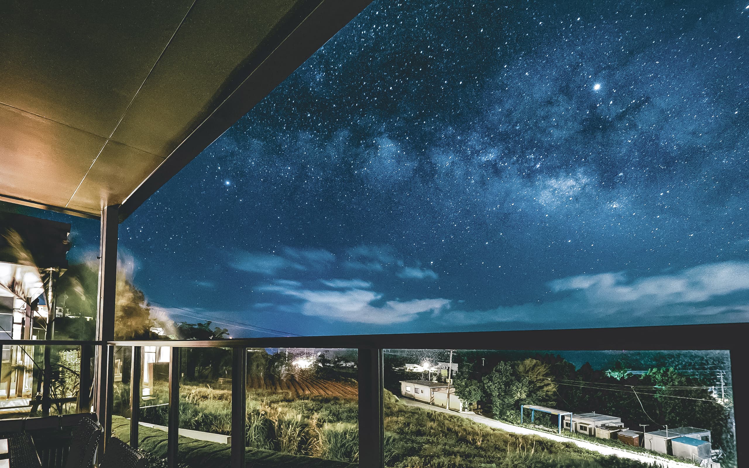 お部屋からの星空