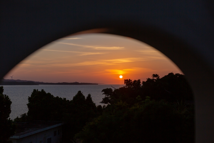 美しい夕日をみて静かなここ古宇利島でゆっくりお過ごしください