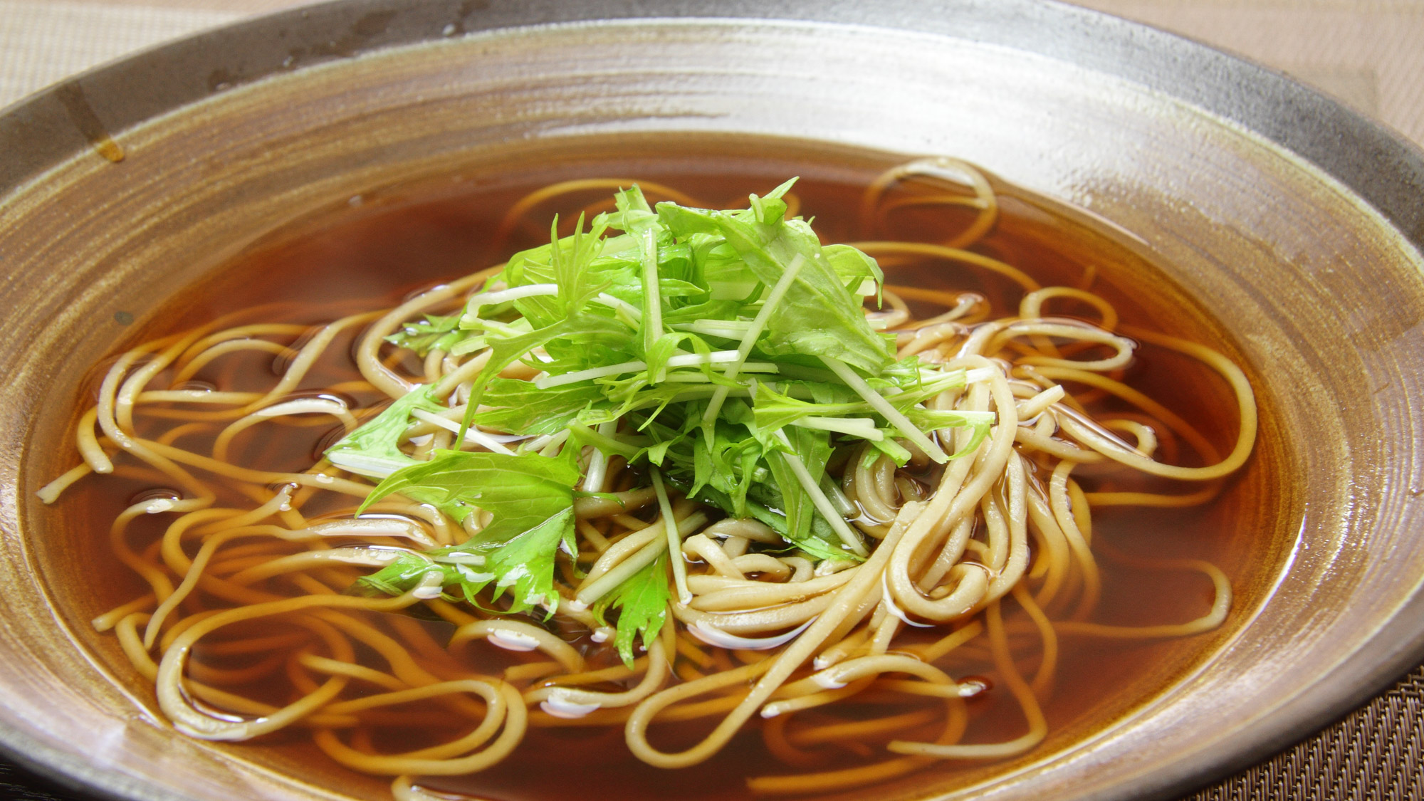 *【そば処まつずみ】温かいおそばの定番！自慢のお出しを味わってください