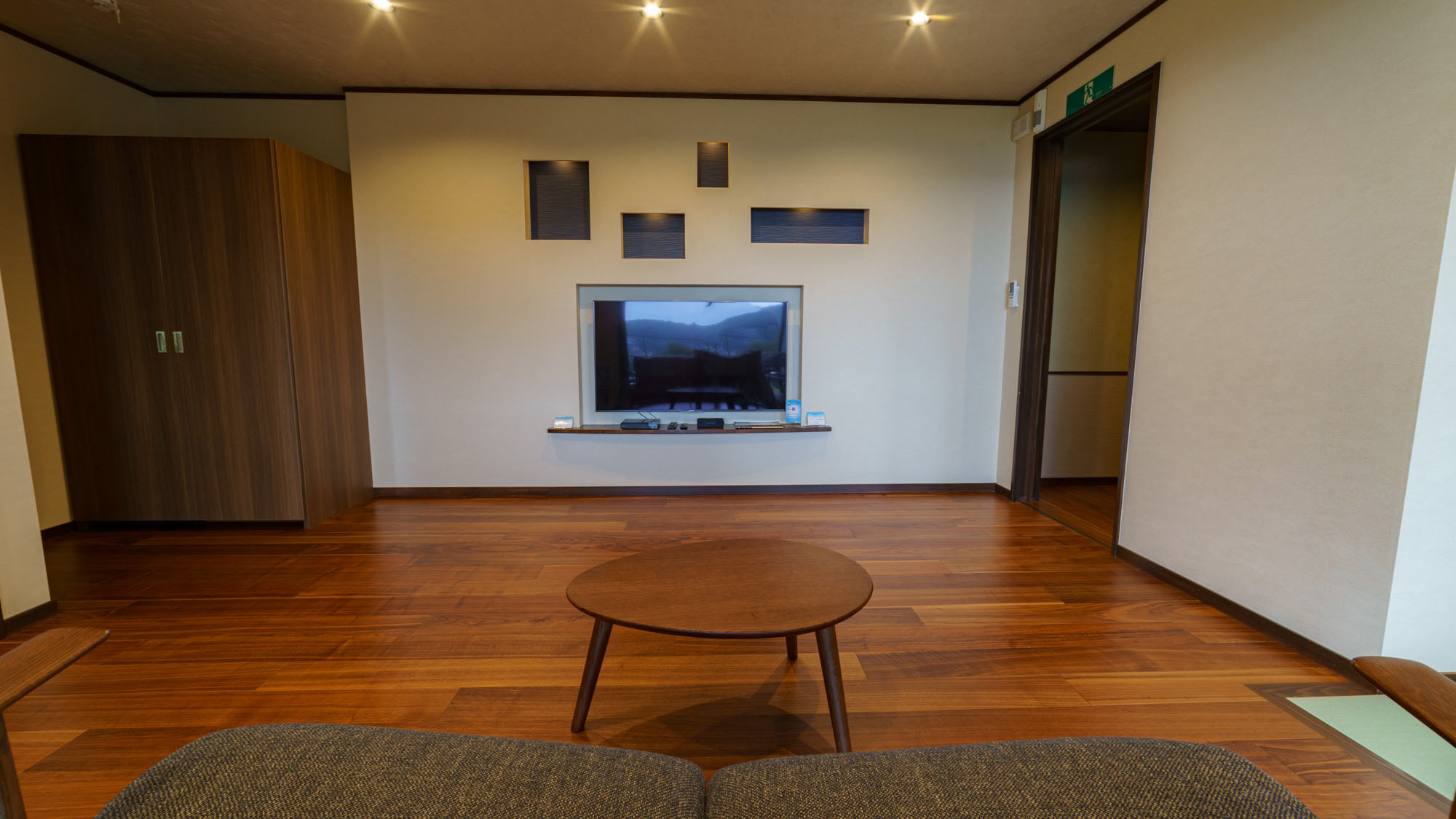 【花紺青】リビング