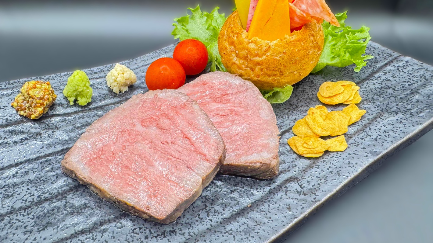 極上おおいた和牛サーロインのローストビーフ付！おおいた和牛ステーキ食べ飲み放題★季節のビュッフェ