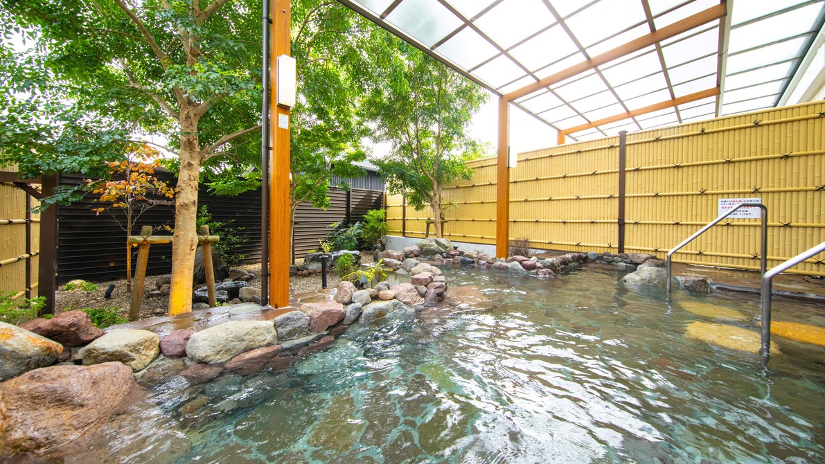 ★2024年10月新設★掛け流し温泉　露天風呂＜女湯＞