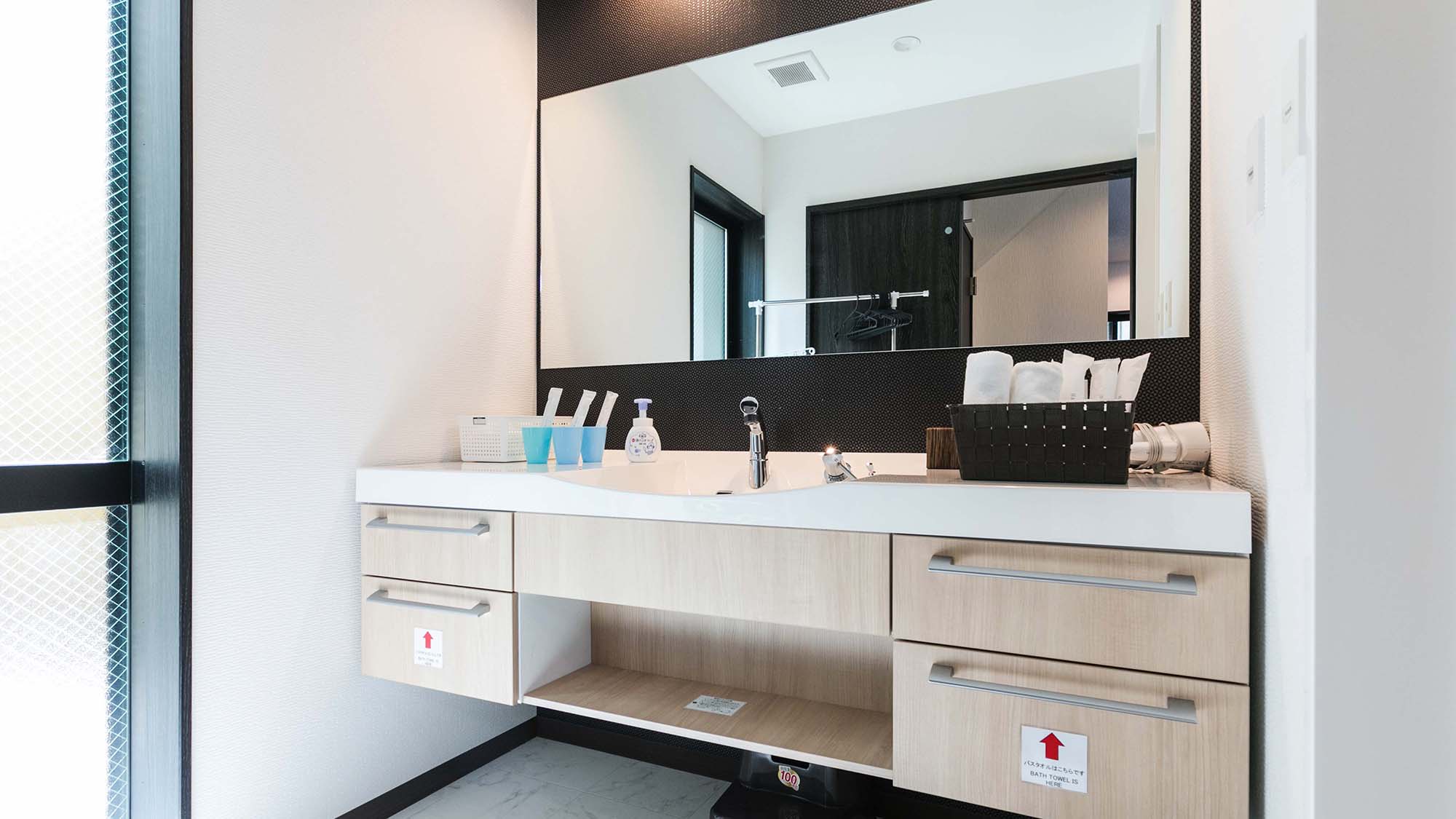 １階　ゆったりとした洗面台