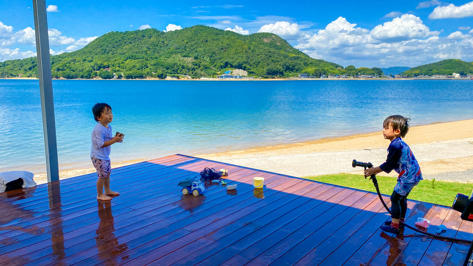 ・【VIENA】テラスはお子様の水遊び場としても最適。安心して遊ばせられます