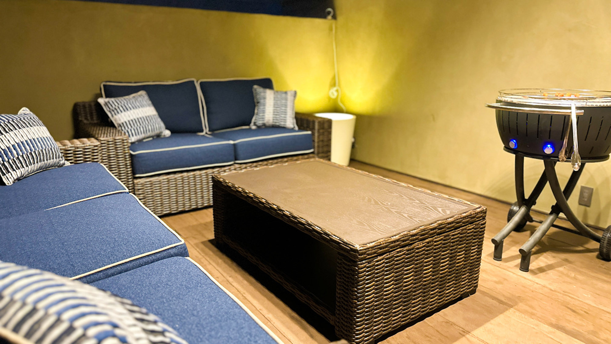 ・【AMERI】ゆったりソファで寛ぎながら、団らんのひとときを