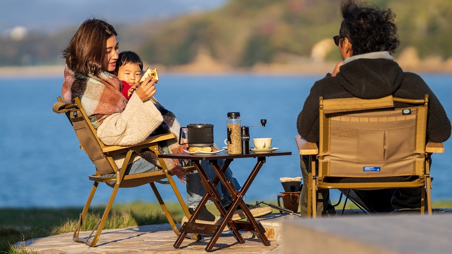 ・【Ciela】海辺でのんびり朝ごはん。青空の下で飲むコーヒーは格別です