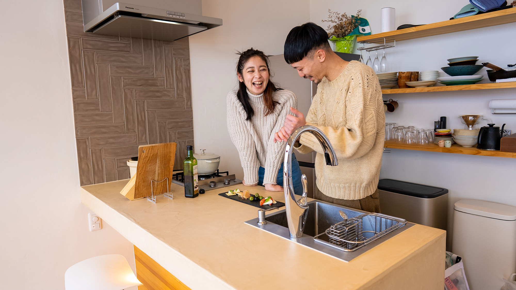 ・【VIENA】広々としたキッチンで、景色を楽しみながら快適にお料理を満喫ください