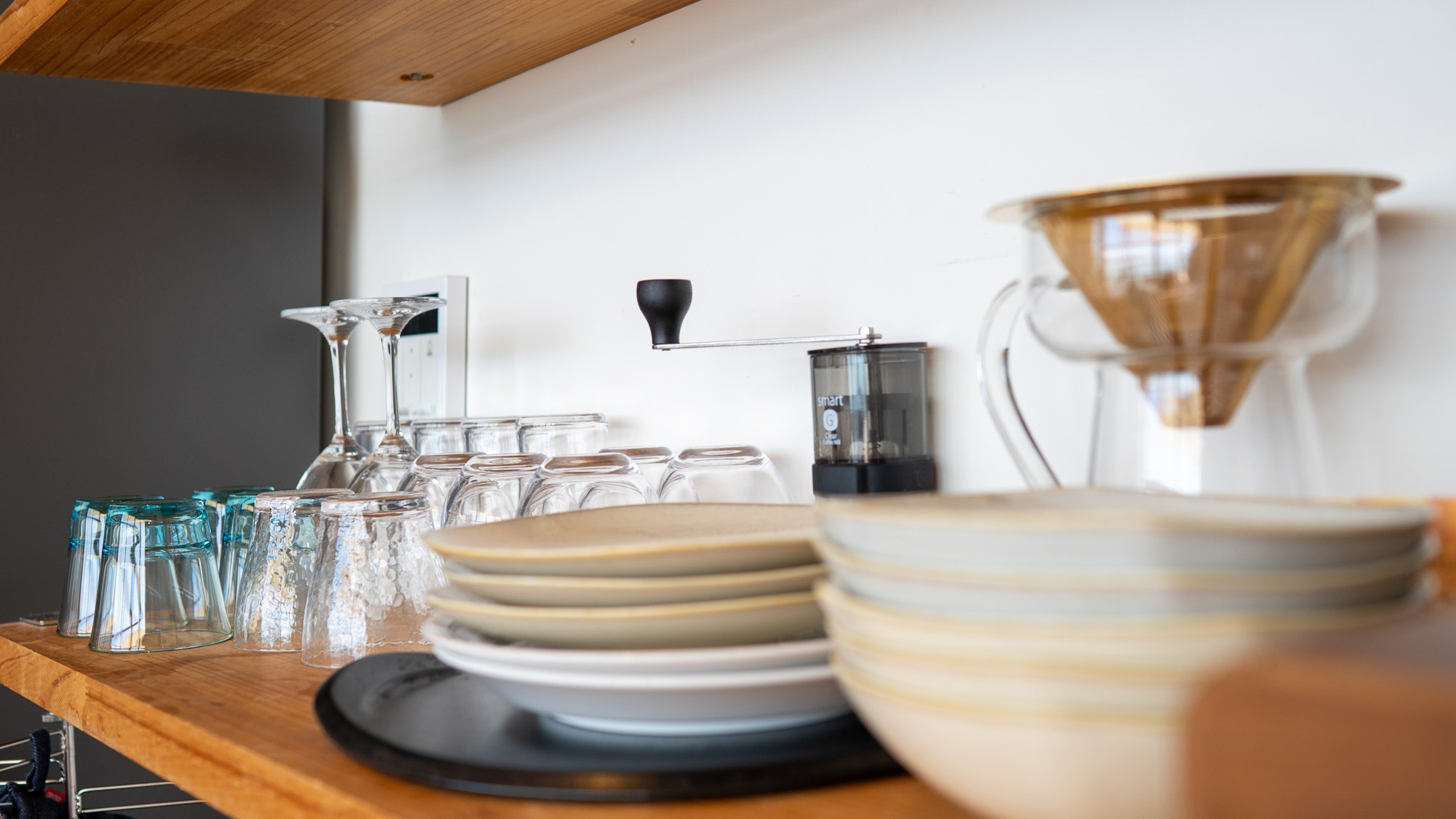 ・【VIENA】グラスやお皿も複数用意。グループ利用でも安心の充実設備