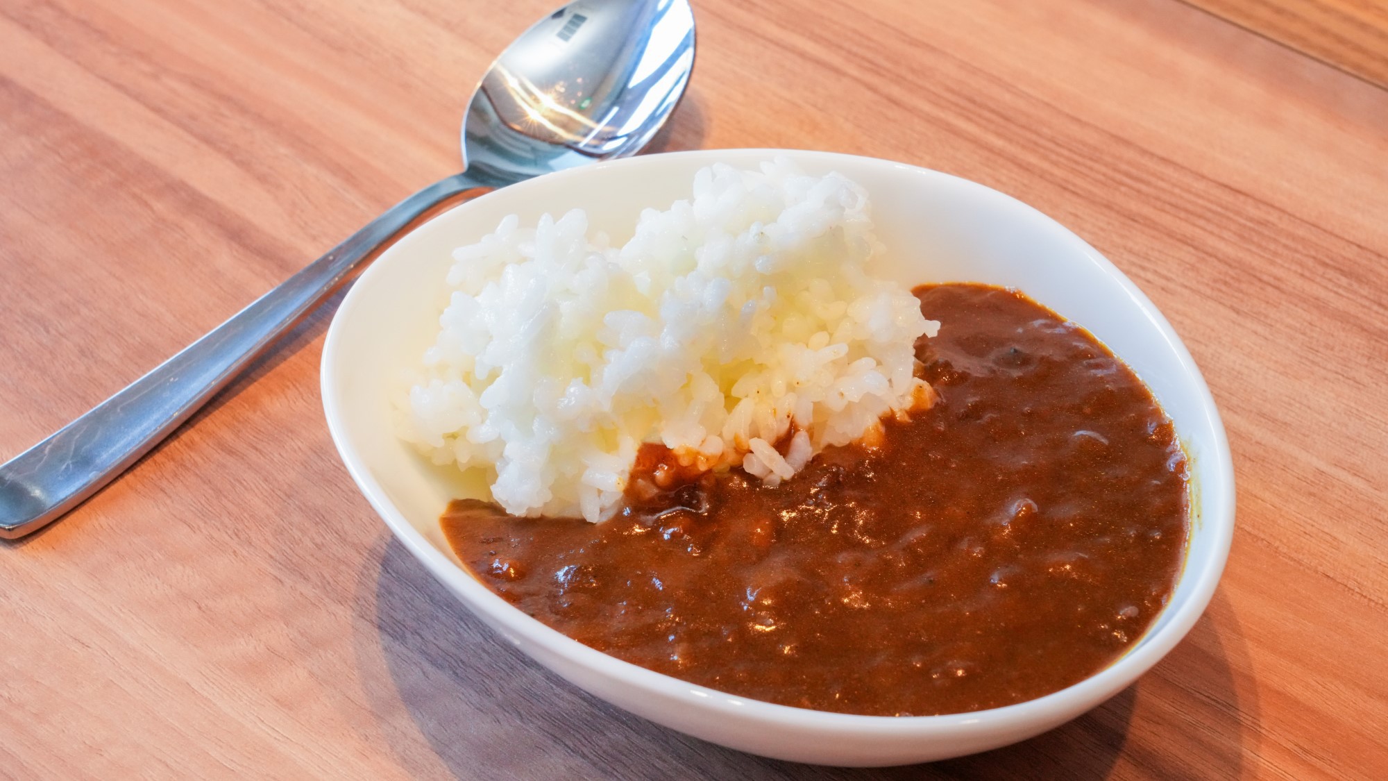 【朝食】ご飯、お味噌汁、カレー、お茶漬けはおかわり自由♪