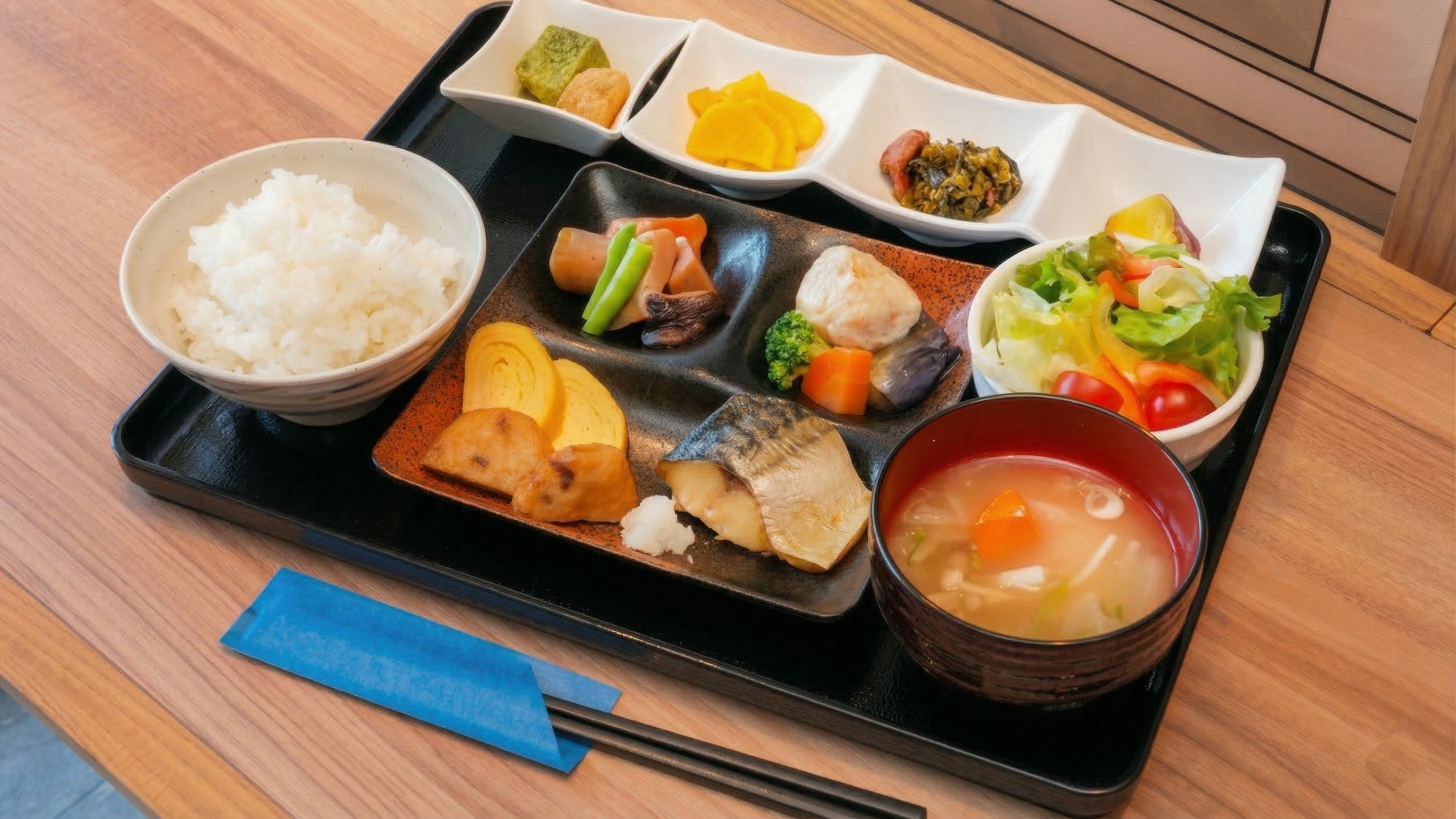 【朝食】地元の味覚がつまった日替わり「和食御膳」