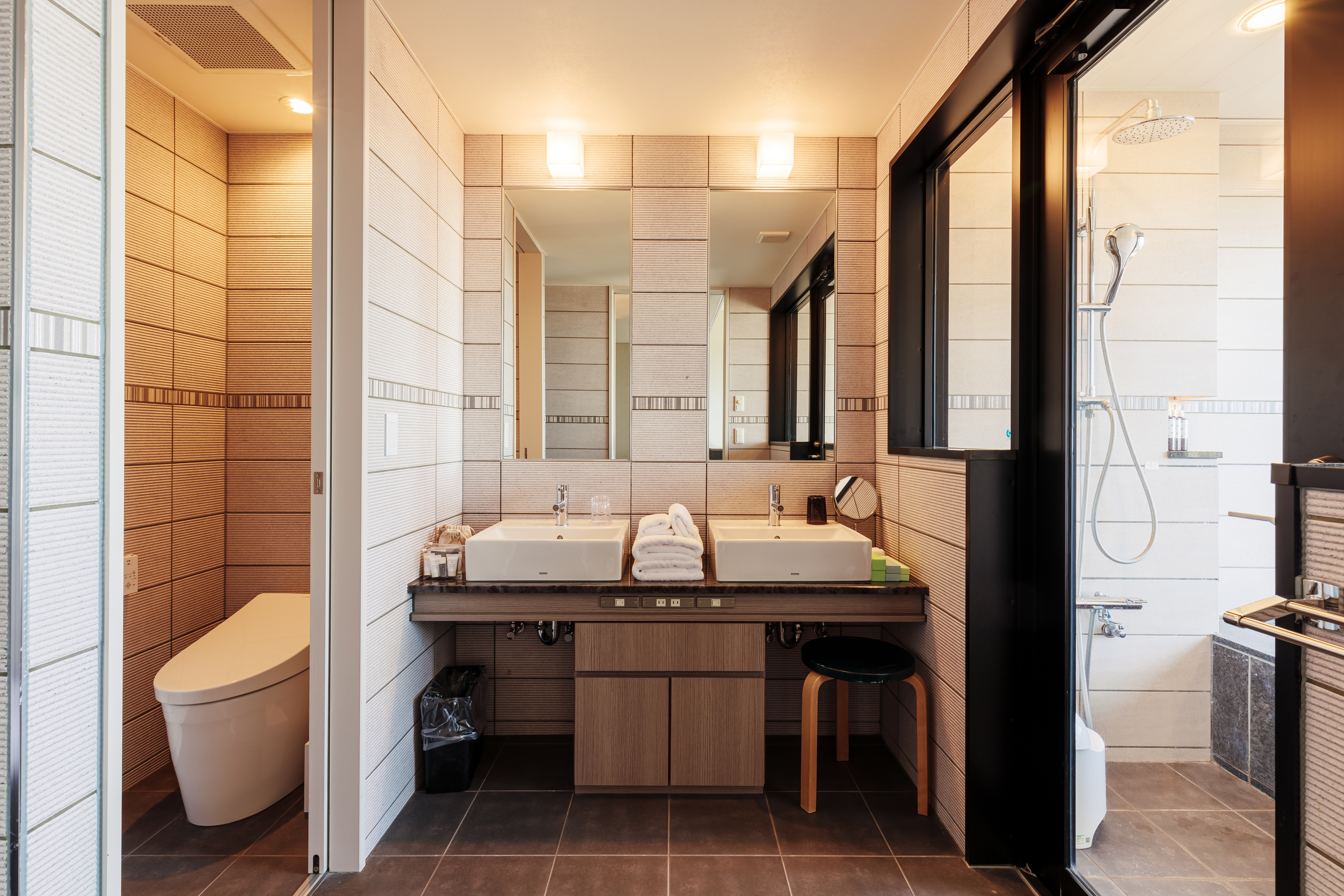 伊豆高原デラックスビューバス211