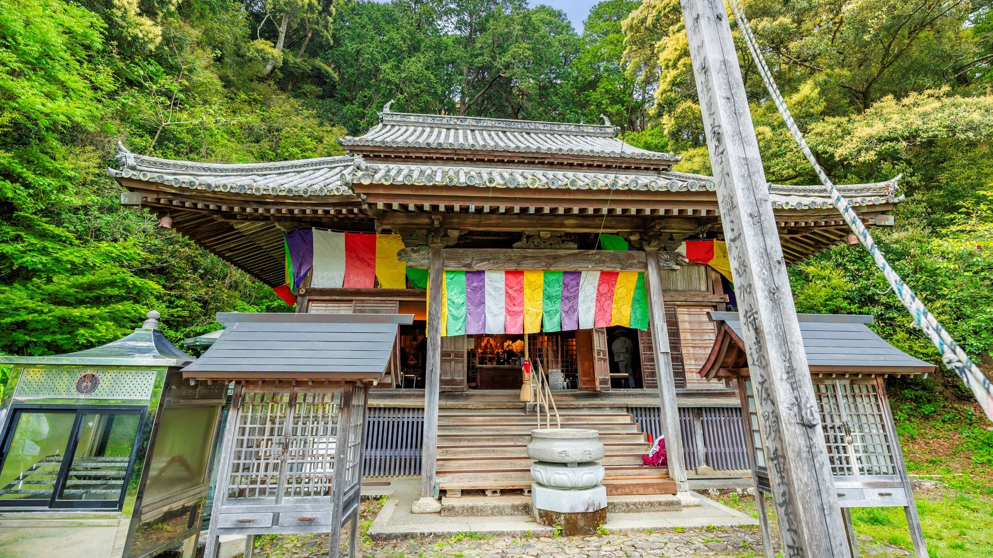 【当館から車で20分】四国八十八カ所霊場の第二十二番札所で、厄除けの寺として知られる「平等寺」