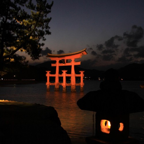 厳島神社　大鳥居（写真提供：広島県）