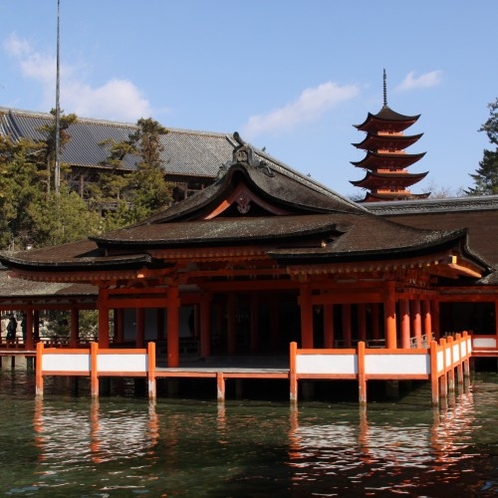 厳島神社（写真提供：広島県）