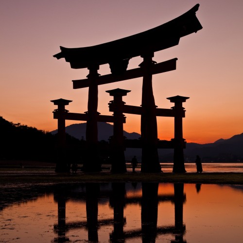 厳島神社　大鳥居（写真提供：広島県）