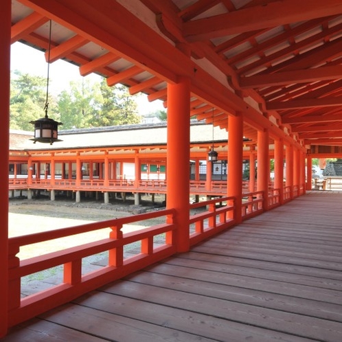 厳島神社　回廊（写真提供：広島県）