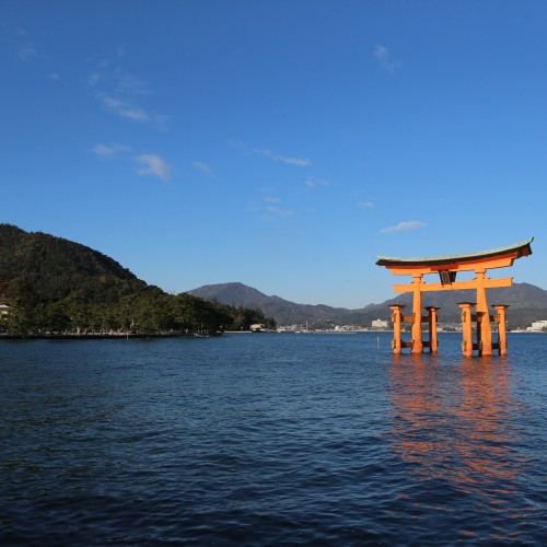 厳島神社　大鳥居（写真提供：広島県）