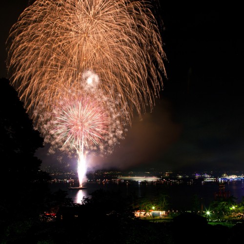 宮島海中花火大会（写真提供：広島県）