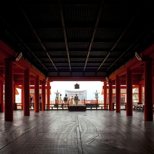 厳島神社　境内（写真提供：広島県）