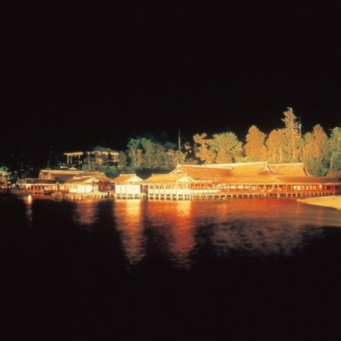 厳島神社　夜景（写真提供：広島県）