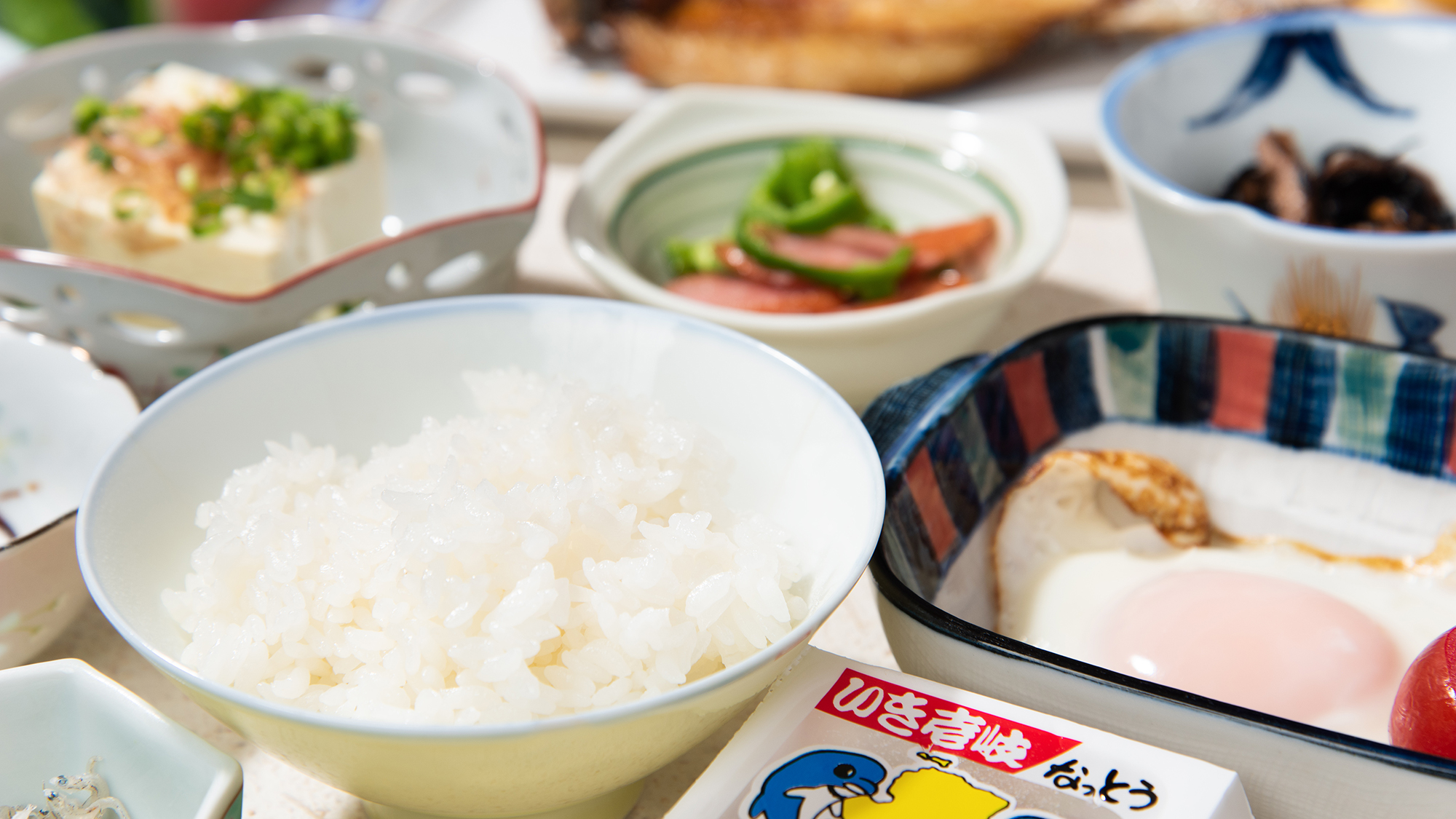 *【朝食一例】ご飯のお供がたくさんで、ほかほかの白ご飯が進む進む！