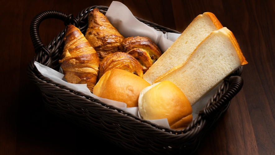 【朝食】パンの盛り合わせ（一例）