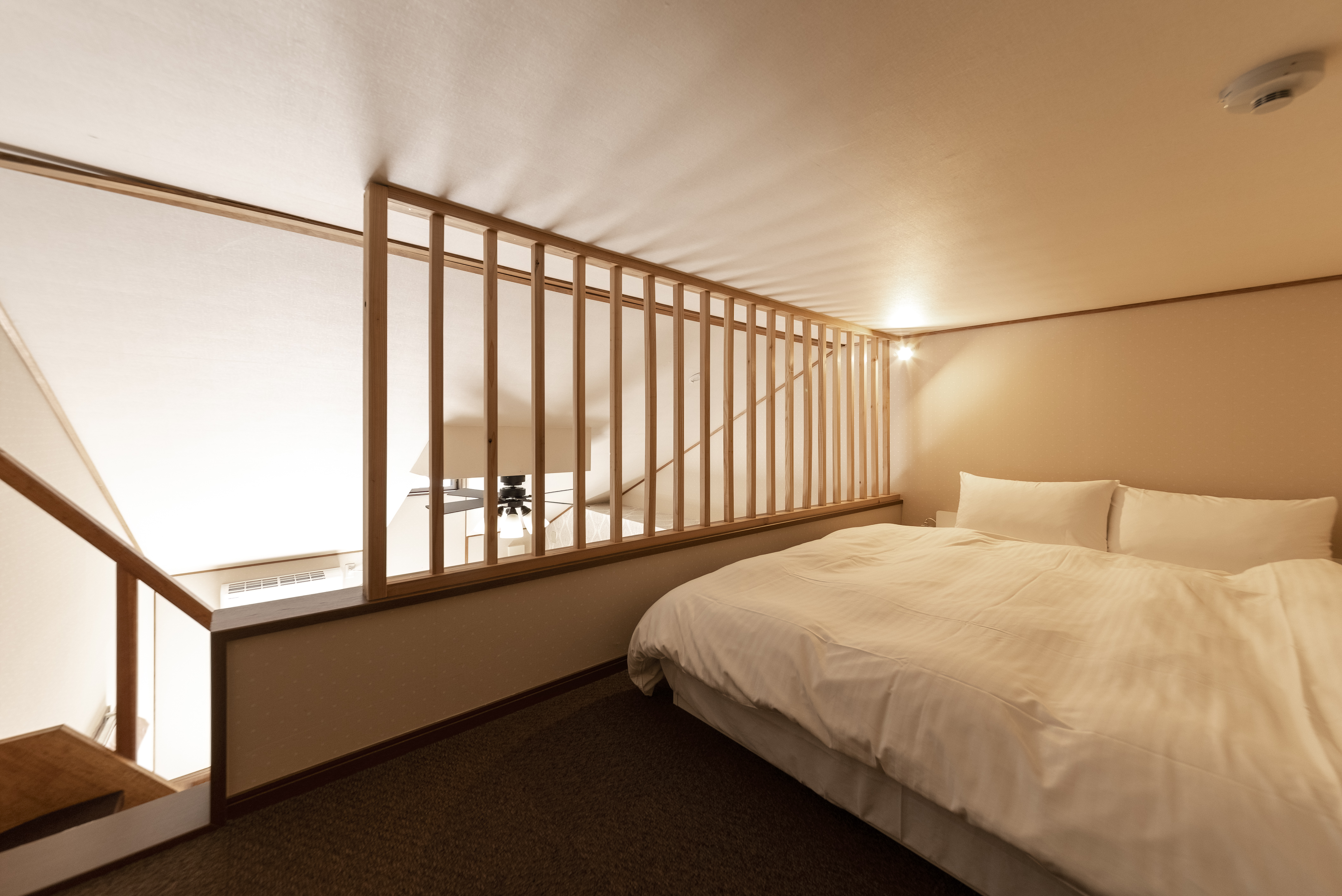 デラックストリプルルーム ロフト付き(ダブルベッド 3台)