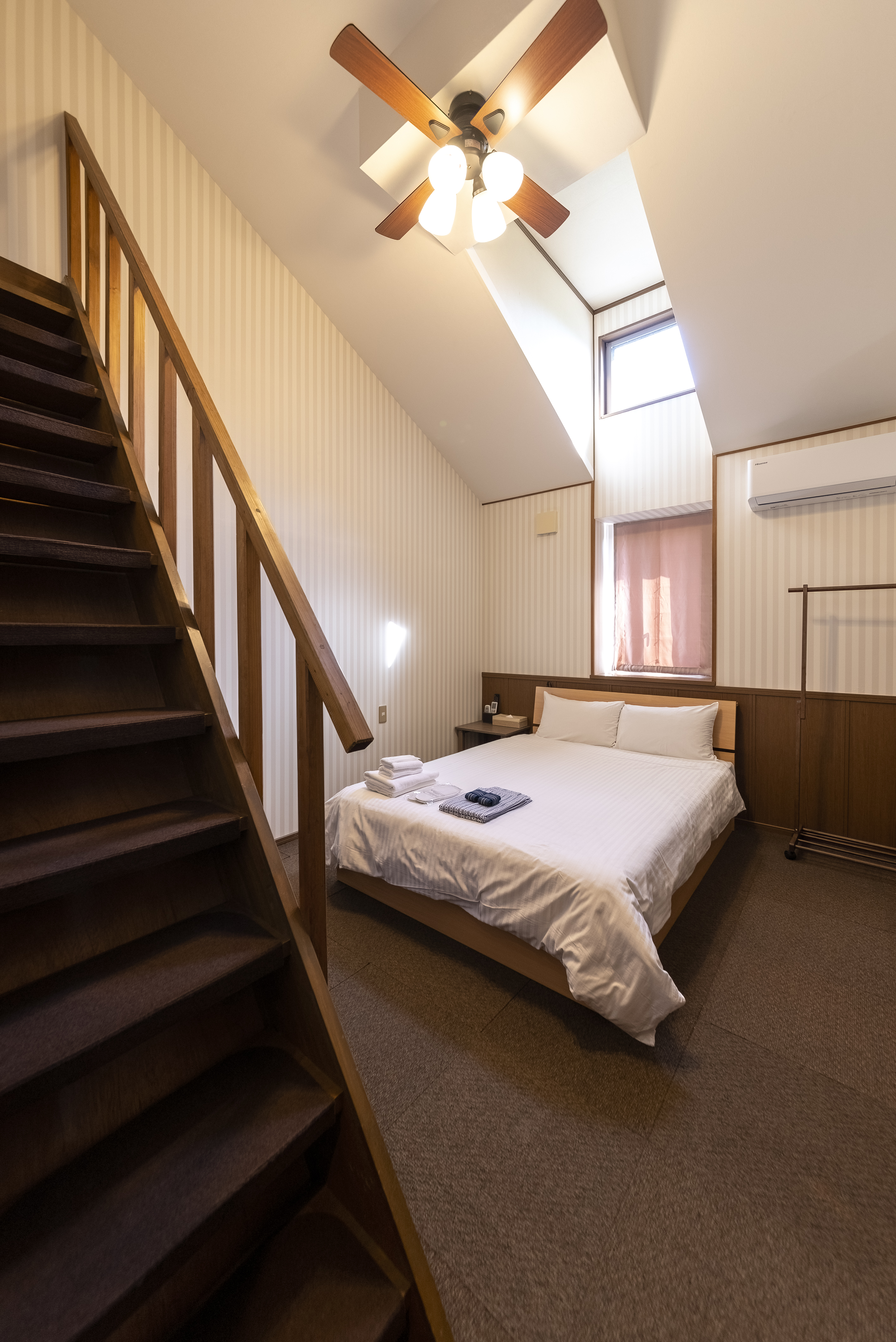 デラックスツイン ロフト(ダブルベッド 2台)