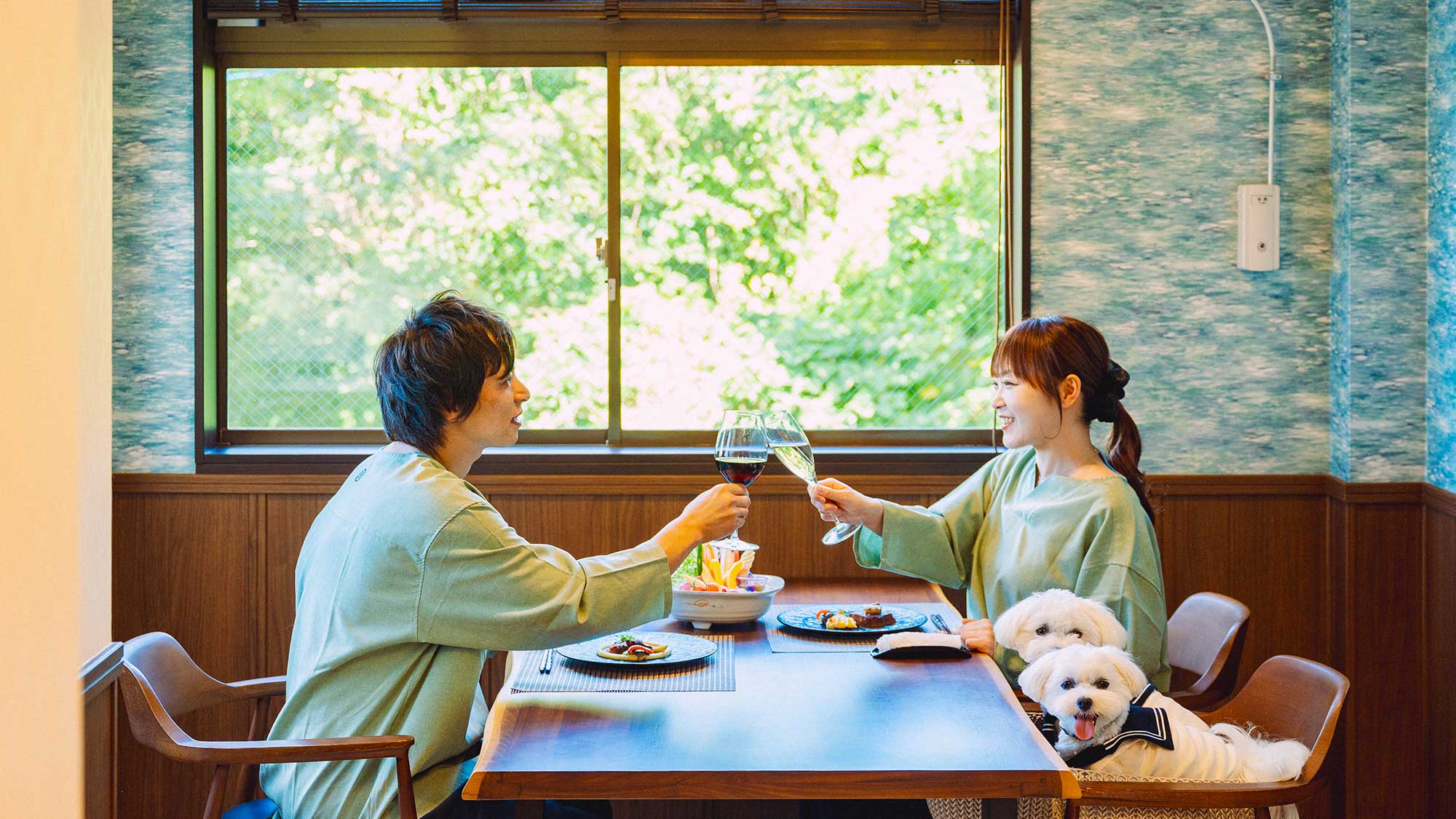 【エグゼクティブツイン／55㎡】当ホテルで唯一ダイニングがあり、お部屋食も可能です。