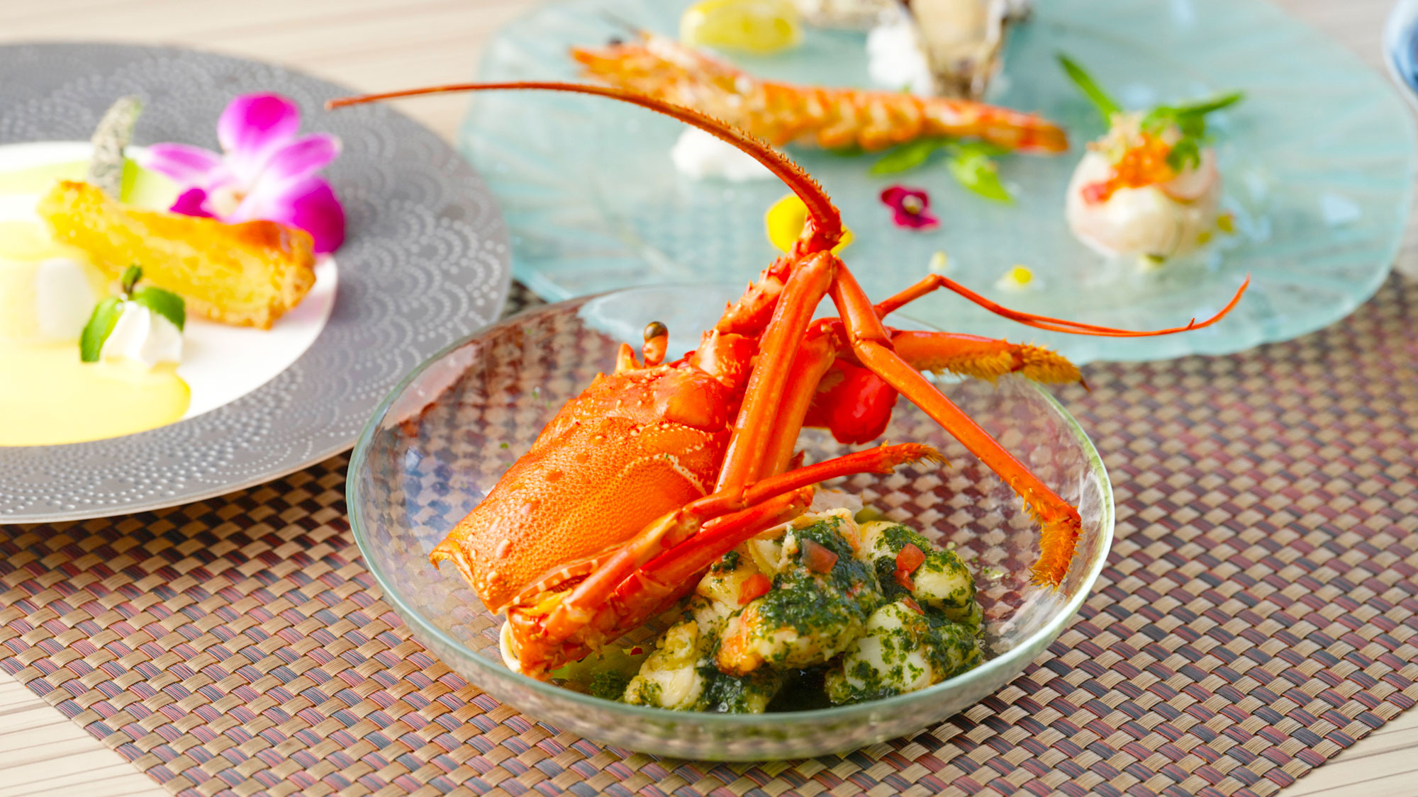 【夕食】さっぱりと召し上がれる、伊勢海老マリネはスパークリングワインにもぴったり（夏のお料理一例）