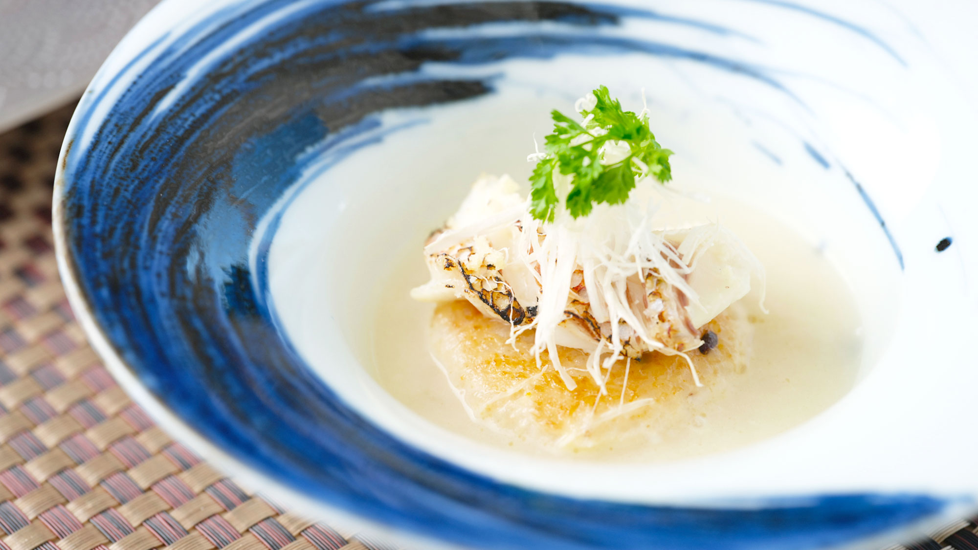 【夕食一例】天草で獲れた新鮮な海の幸もご提供。新鮮だからこそ、シンプルな味付けでお楽しみください。