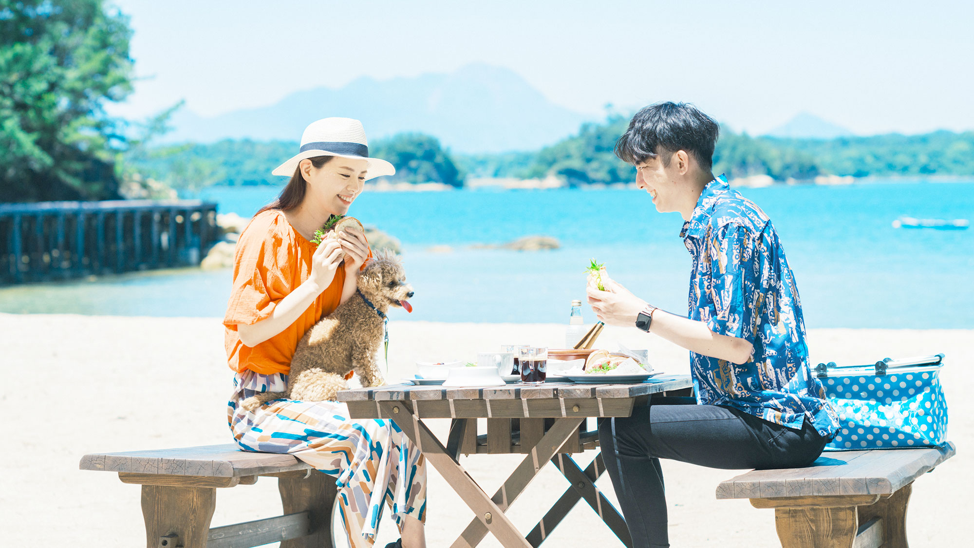 【朝食】朝食はピクニックスタイル。海辺のテラスでペットと一緒にお食事を楽しむことも可能です。