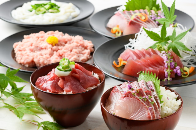 【朝食】鮮魚コーナーにて海鮮丼も作れます♪