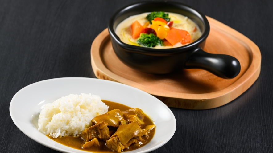 【朝食バイキング】他にもチキンカレーやハヤシライス、ブラウンシチューなど、月替りで提供しています♪