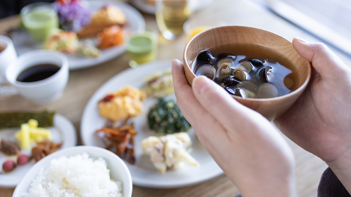 ◆地元野菜たっぷりの和洋バイキング朝食付◆〜天然温泉とサウナで整う〜140cm幅以上の広々ベッド