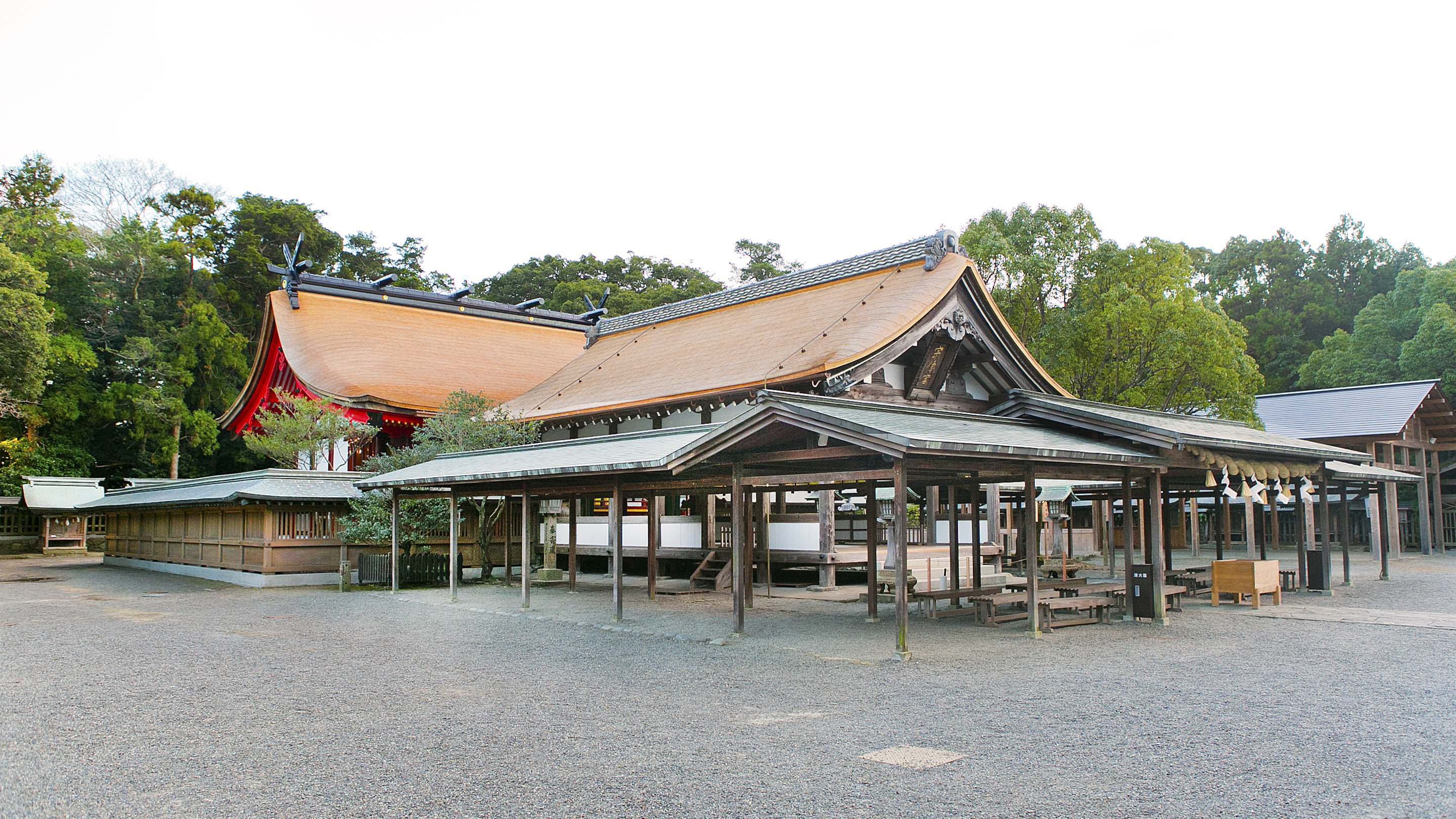 【宗像大社 辺津宮】日本神話に登場する日本最古の神社の一つです[写真提供：福岡県観光連盟]