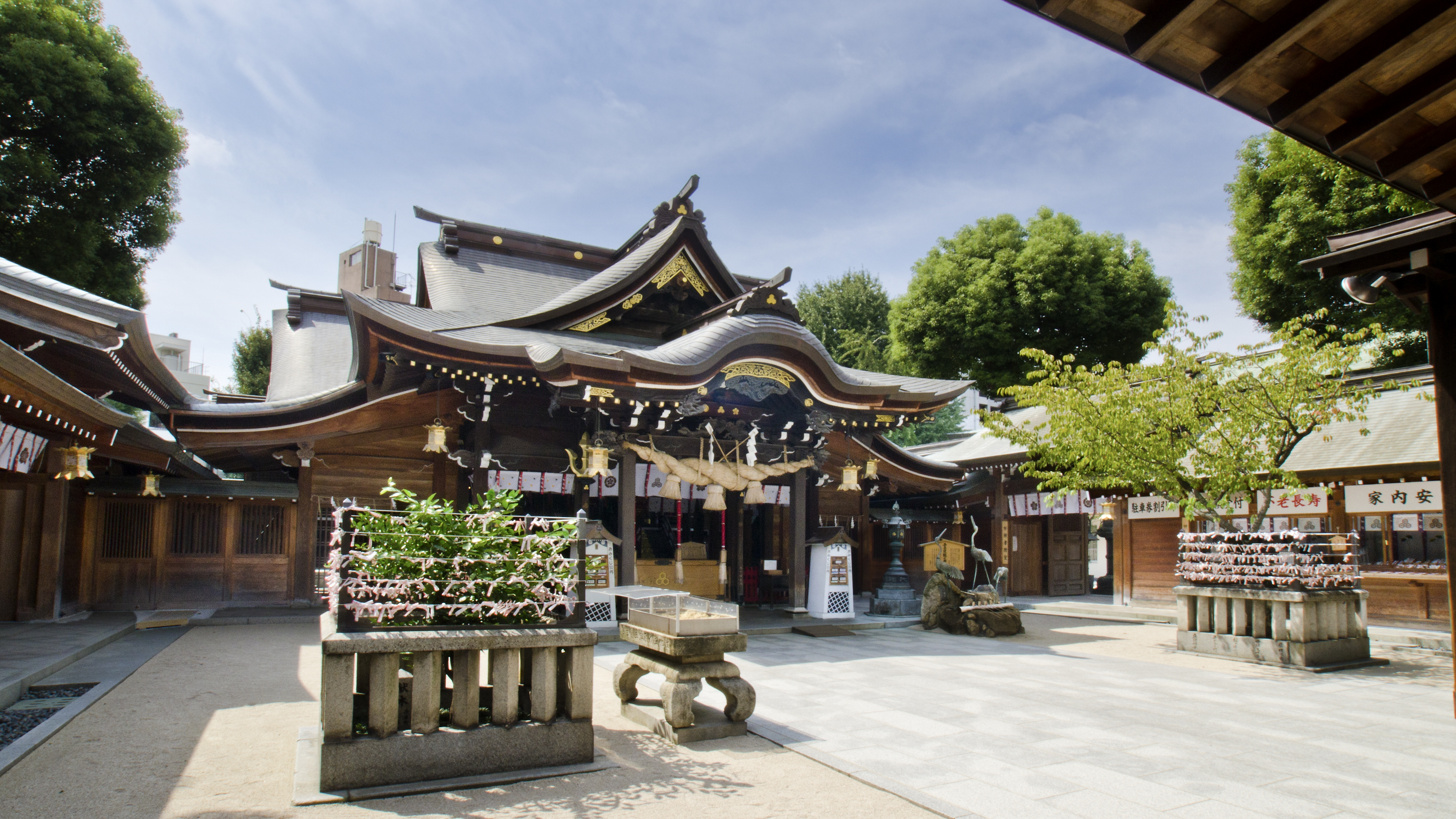 【櫛田神社】博多祇園山笠のお祭りを行う神社。 [写真提供：福岡市]