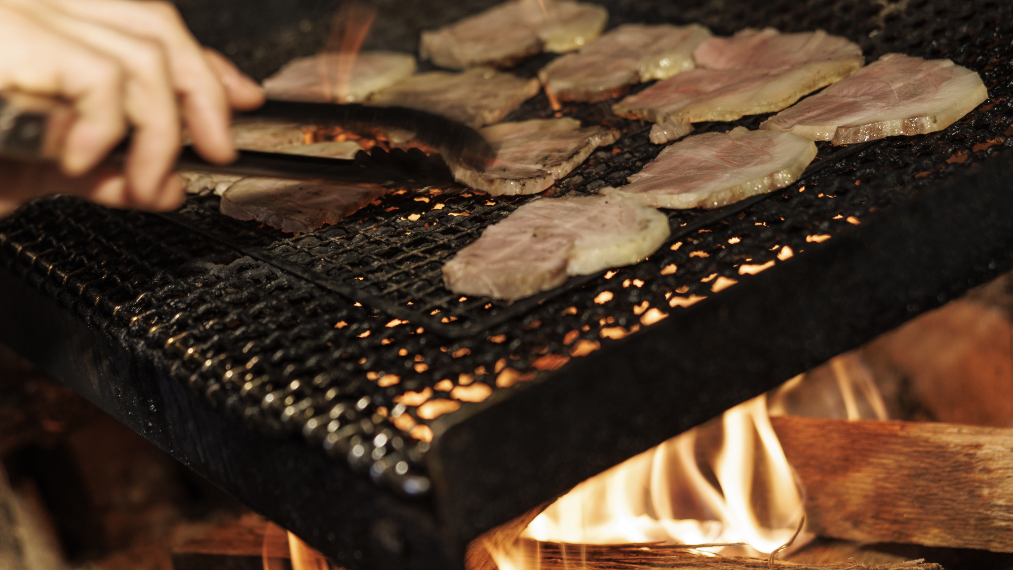 【新朝食】こだわりブッフェ朝食　自慢の薪火グリラーで焼きます♪