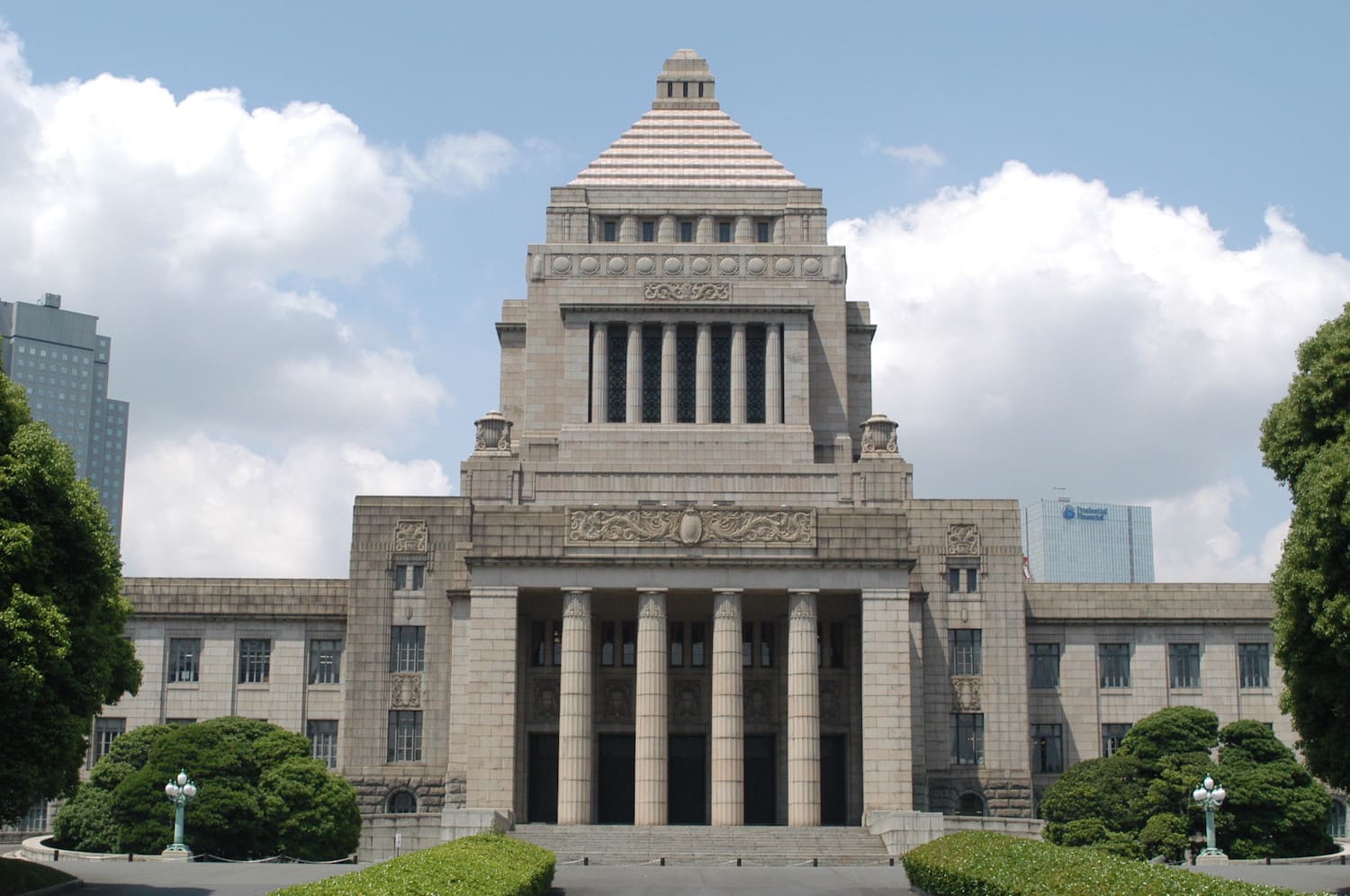 国会議事堂(車7分/地下鉄13分/徒歩25分)　[写真提供:東京観光財団]