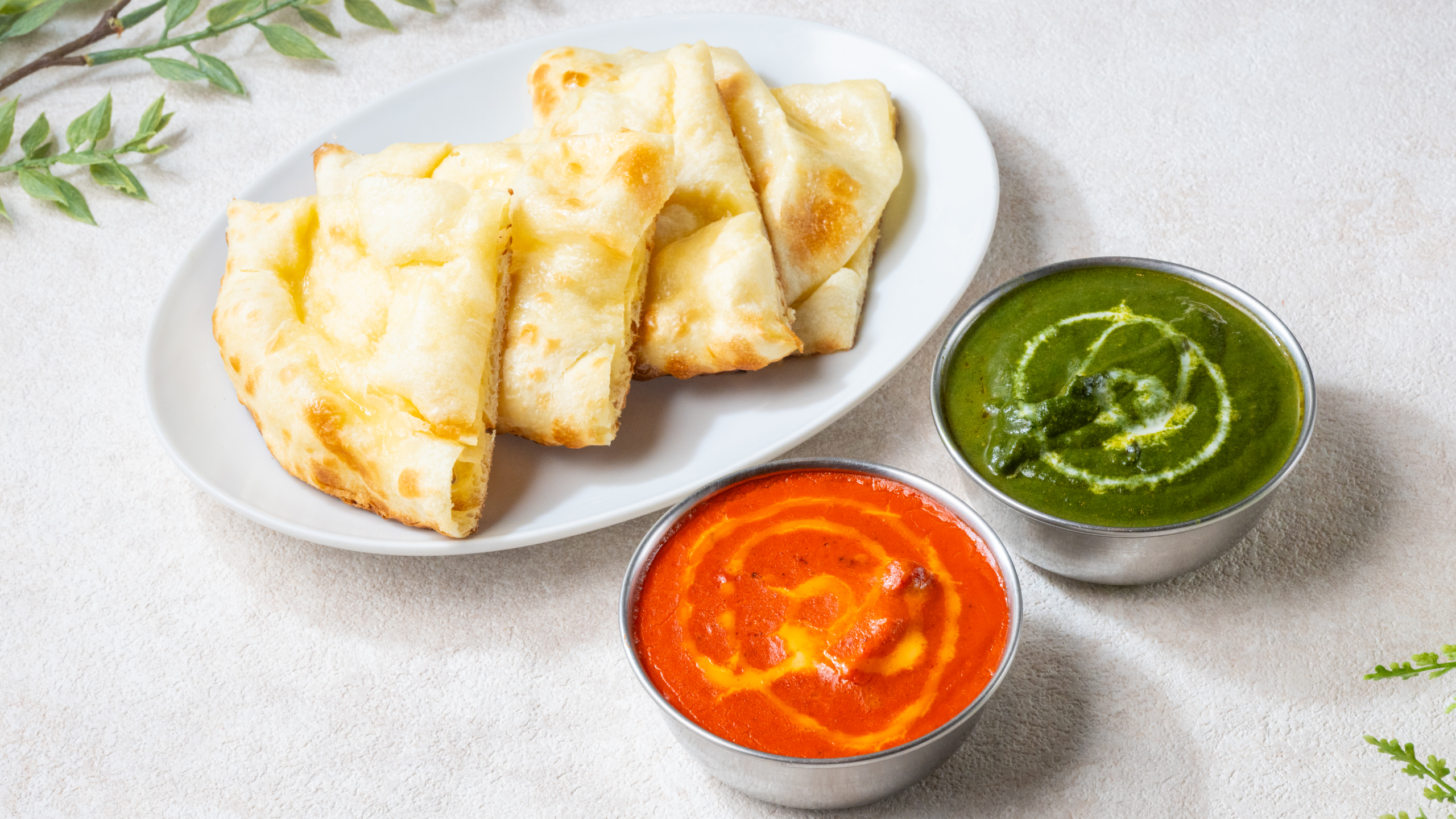 【朝食】焼き立てナンをカレーと合わせてどうぞ！