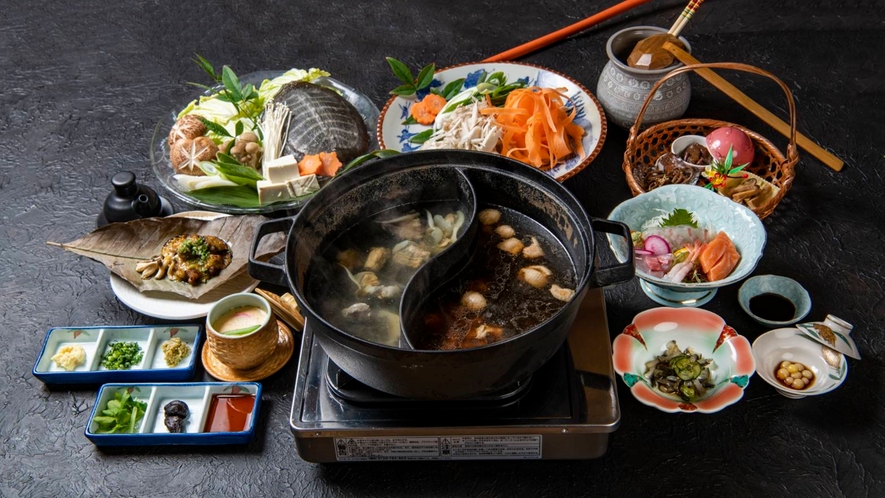 *夕食一例／覇王別姫鍋は中国の伝統料理。栄養価が高くまろやかな味わいでやみつきになりますよ♪