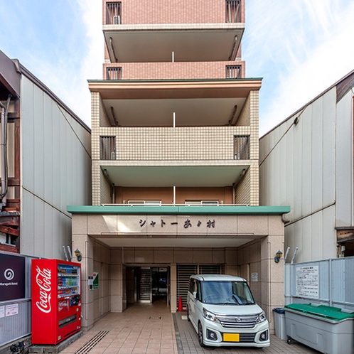 【ホテル外観】京都中心部の路地裏にあるゲストハウス