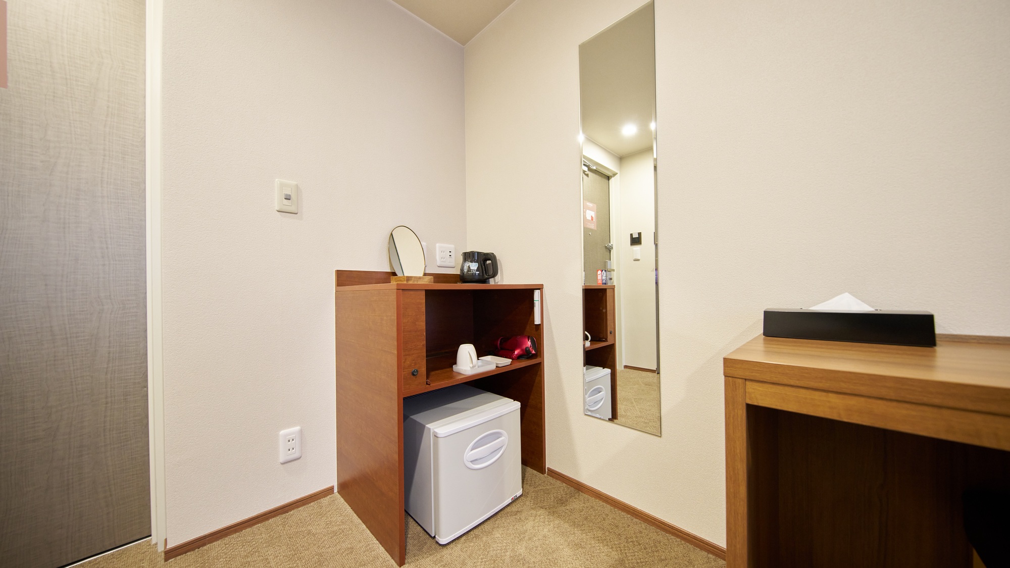 ・【バリアフリールーム】冷蔵庫やケトルなどもお部屋に設置しております