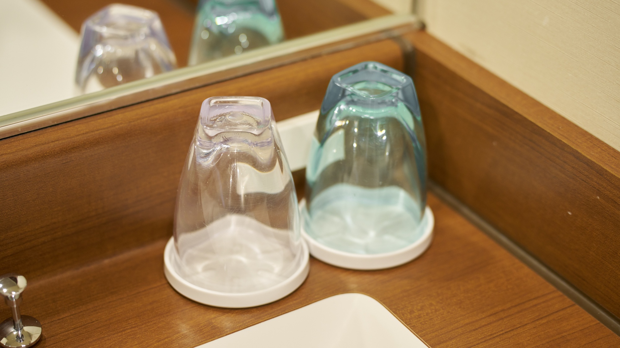 ・【アメニティ】うがい用のグラスもお部屋に設置しております